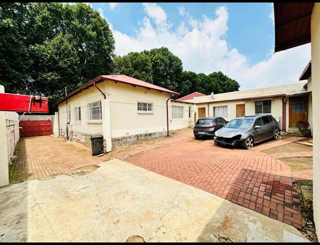 4 BEDROOM HOUSE FOR SALE IN KENSINGTON